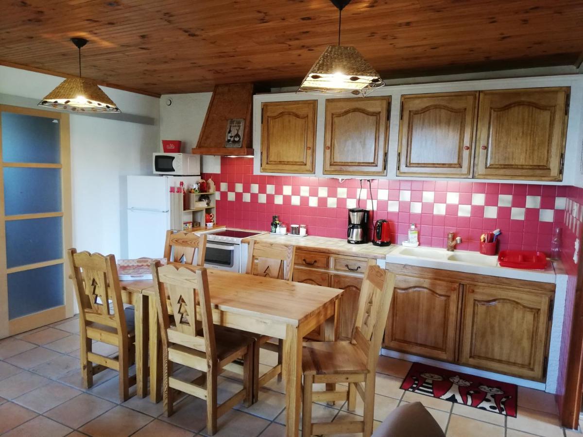 La Croix Saint Jean Apartment *